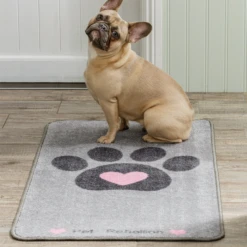 Tapis De Protection Motif Cœur (Big Paws Pink Heart) -Animalin Boutique tapis de protection motif coeur big paws pink heart 1